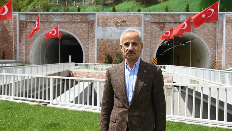 Bakan Uraloğlu: Türkiye'nin en uzun 5 kara yolu tünelinden 38,7 milyon araç geçti