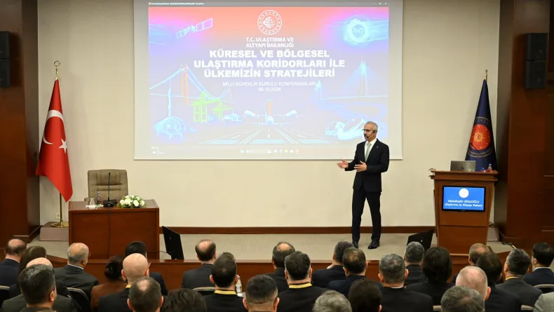 Bakan Uraloğlu, 'ulaştırma koridorları' konulu konferans verdi