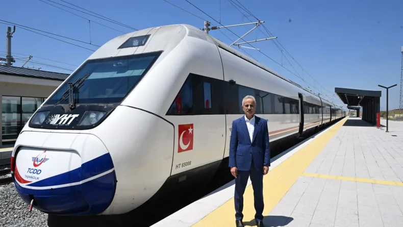 Bakan Uraloğlu: YHT ağına doğrudan bağlı il sayısı 14’e çıkıyor