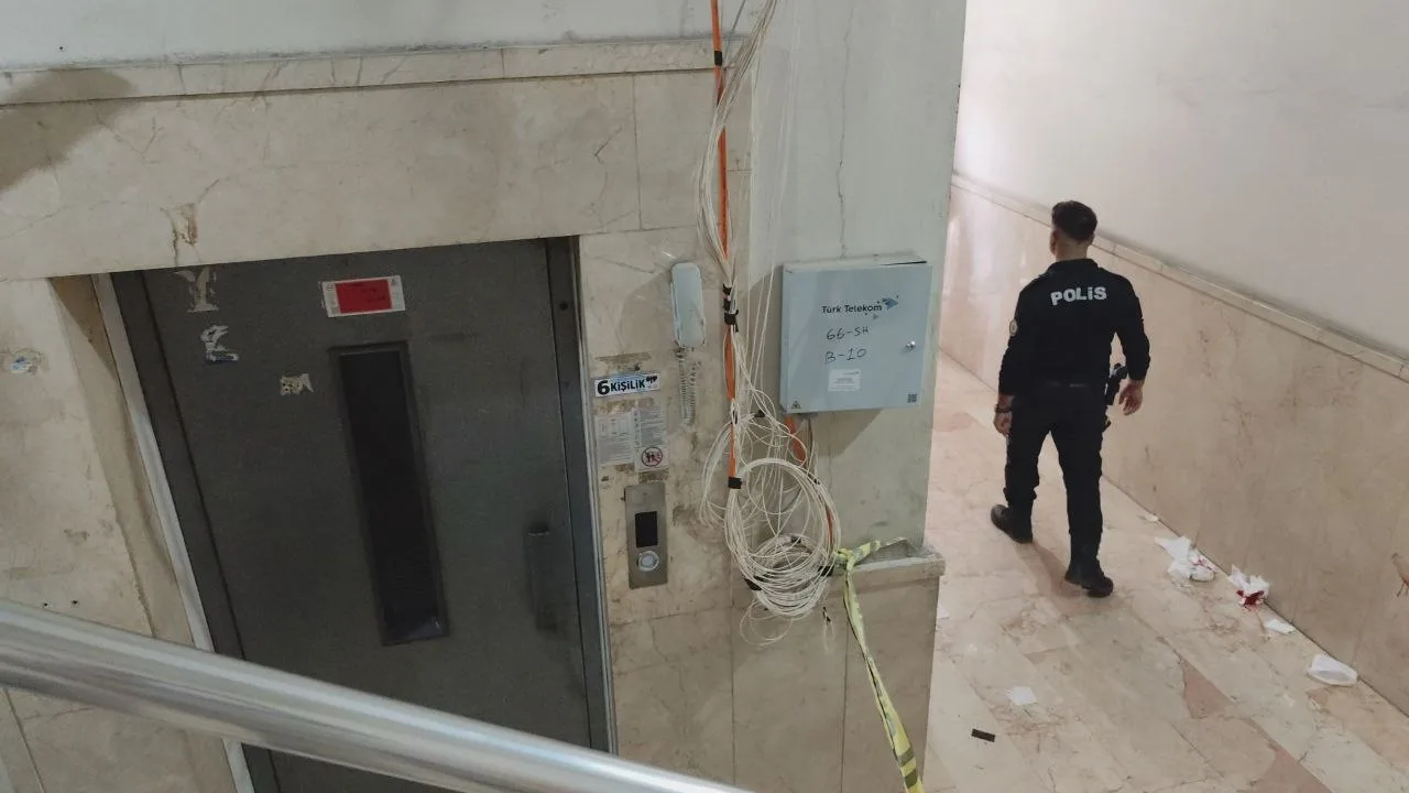 Bakımı sırasında halatı kopan asansör düştü; 2 yaralı