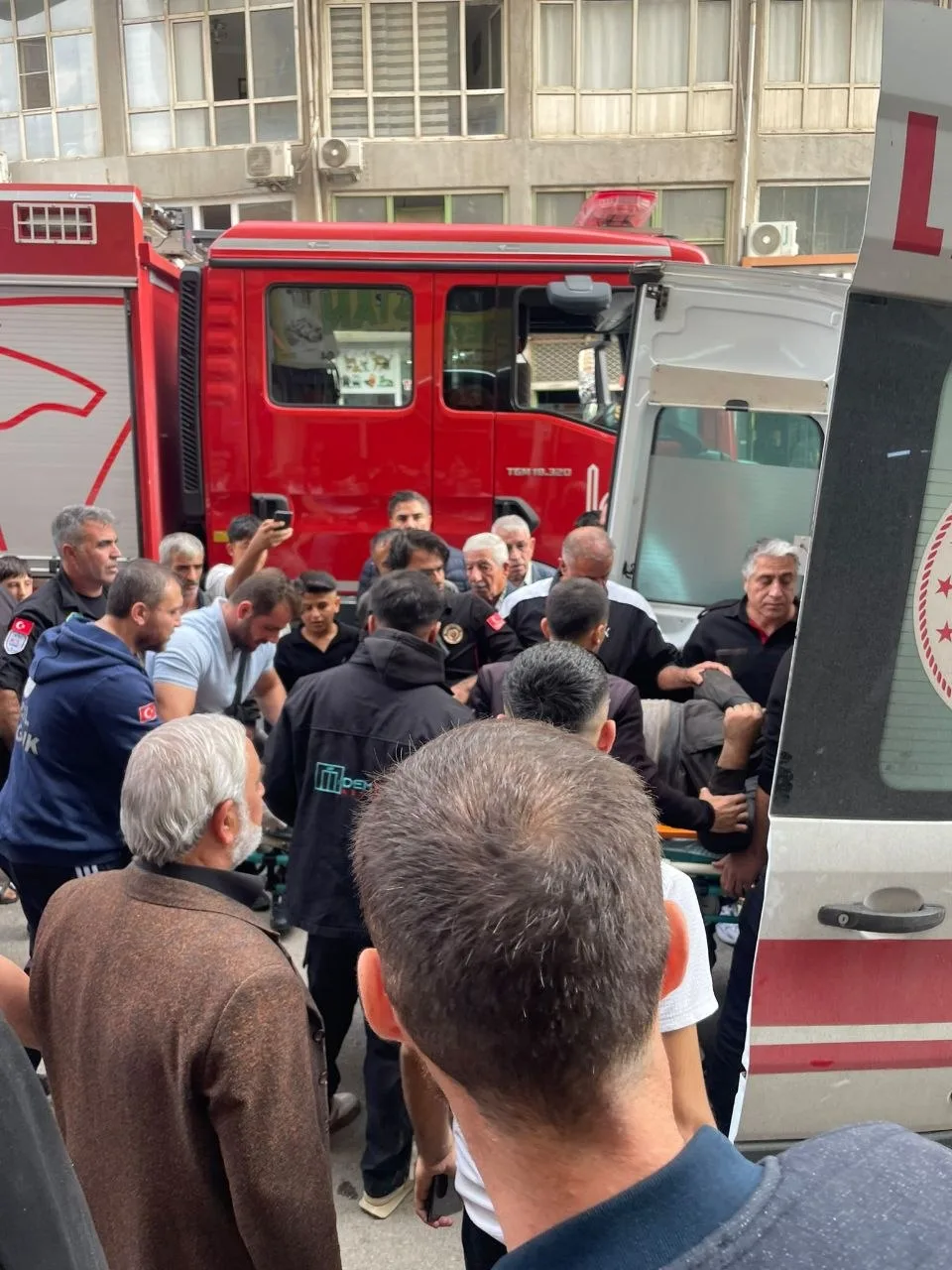Bakımı sırasında halatı kopan asansör düştü; 2 yaralı