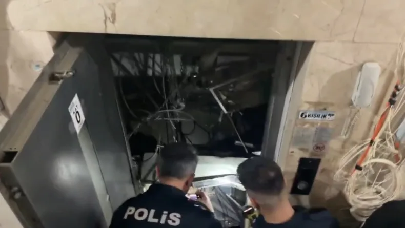 Bakımı sırasında halatı kopan asansör düştü; 2 yaralı
