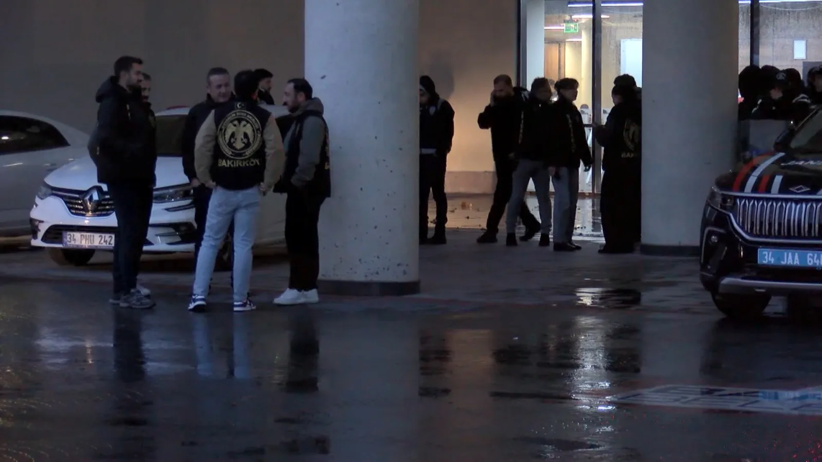 Bakırköy Belediyesine yönelik soruşturmada gözaltına alınan 61 şüpheli adliyeye sevk edildi