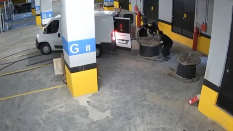 Bakırköy’de havuz inşaatından 2 milyon lira değerinde kablo çalan 13 şüpheli yakalandı