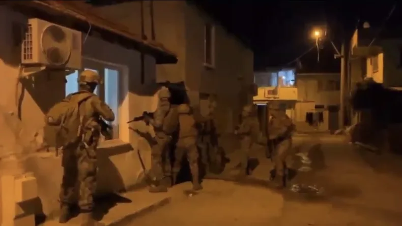 Balıkesir’de narkotik ve kaçak silah operasyonu: 20 gözaltı