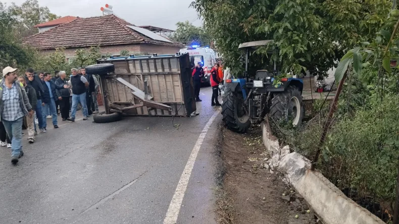 Balıkesir’de traktör römorku devrildi: 23 yaralı