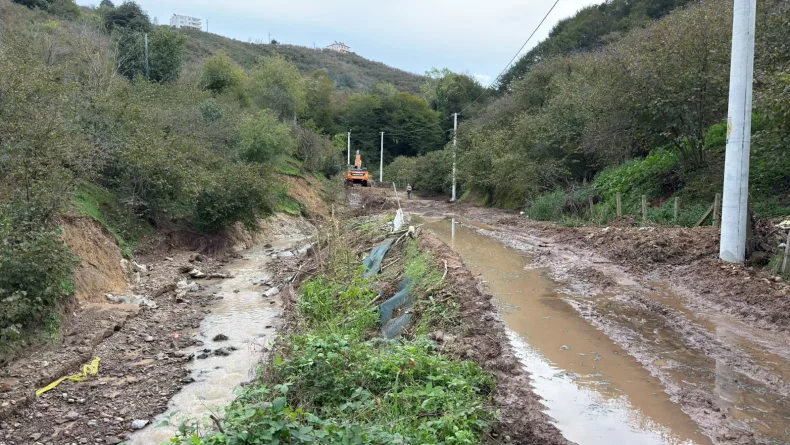 Barajın suyu taştı, mahalleyi sel bastı