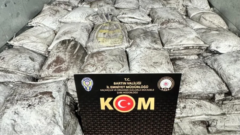 Bartın'da evin deposunda 8 ton titanyum ele geçirildi
