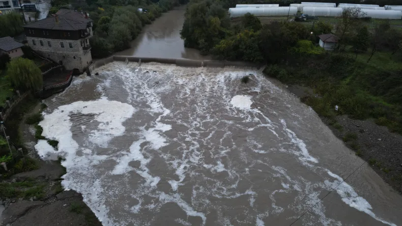 Bartın Irmağı yağmur sonrası köpürdü