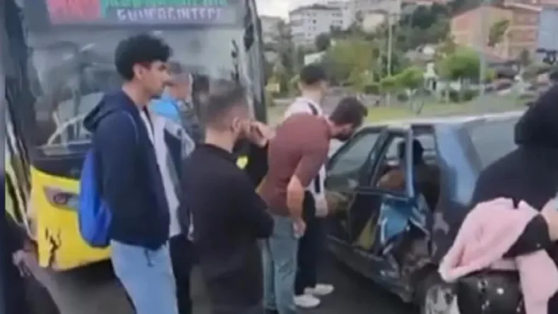 Başakşehir’de İETT otobüsü ile otomobil çarpıştı: 3 yaralı