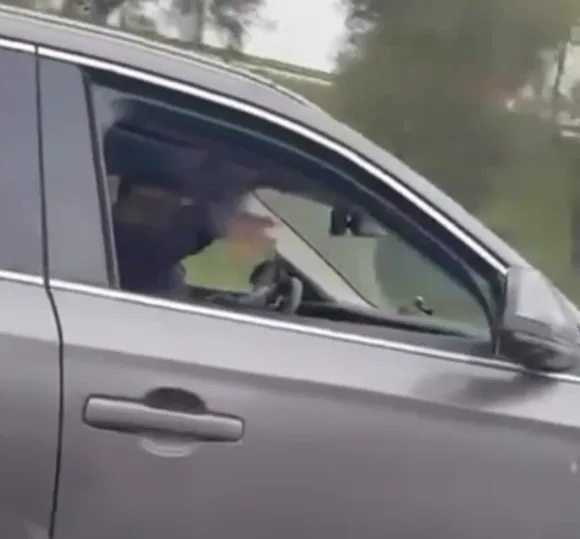 Başakşehir’de trafikte tartışan 2 sürücü kamerada