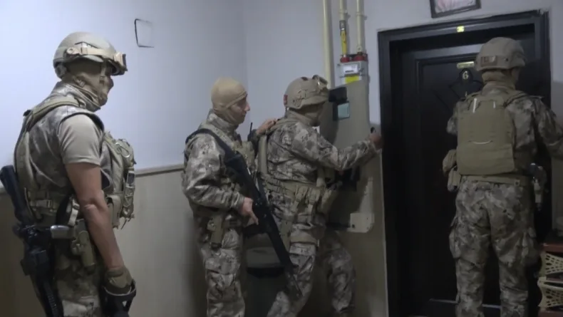 Batman’da kurgu kazalarla sigorta şirketlerini dolandıran şüphelilere operasyon: 43 gözaltı