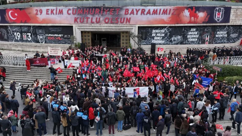 Beşiktaş’ta Cumhuriyet yürüyüşü düzenlendi