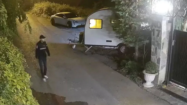 Beykoz'da eve silahla ateş eden 2 şüpheli yakalandı