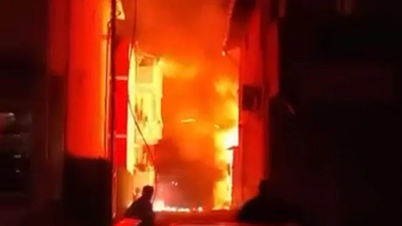 Beykoz'da kulübede başlayıp 2 binaya sıçrayan yangın söndürüldü