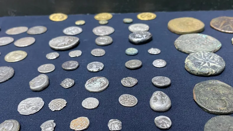 Beykoz’da tarihi eser operasyonu: 402 adet sikke ve obje ele geçirildi