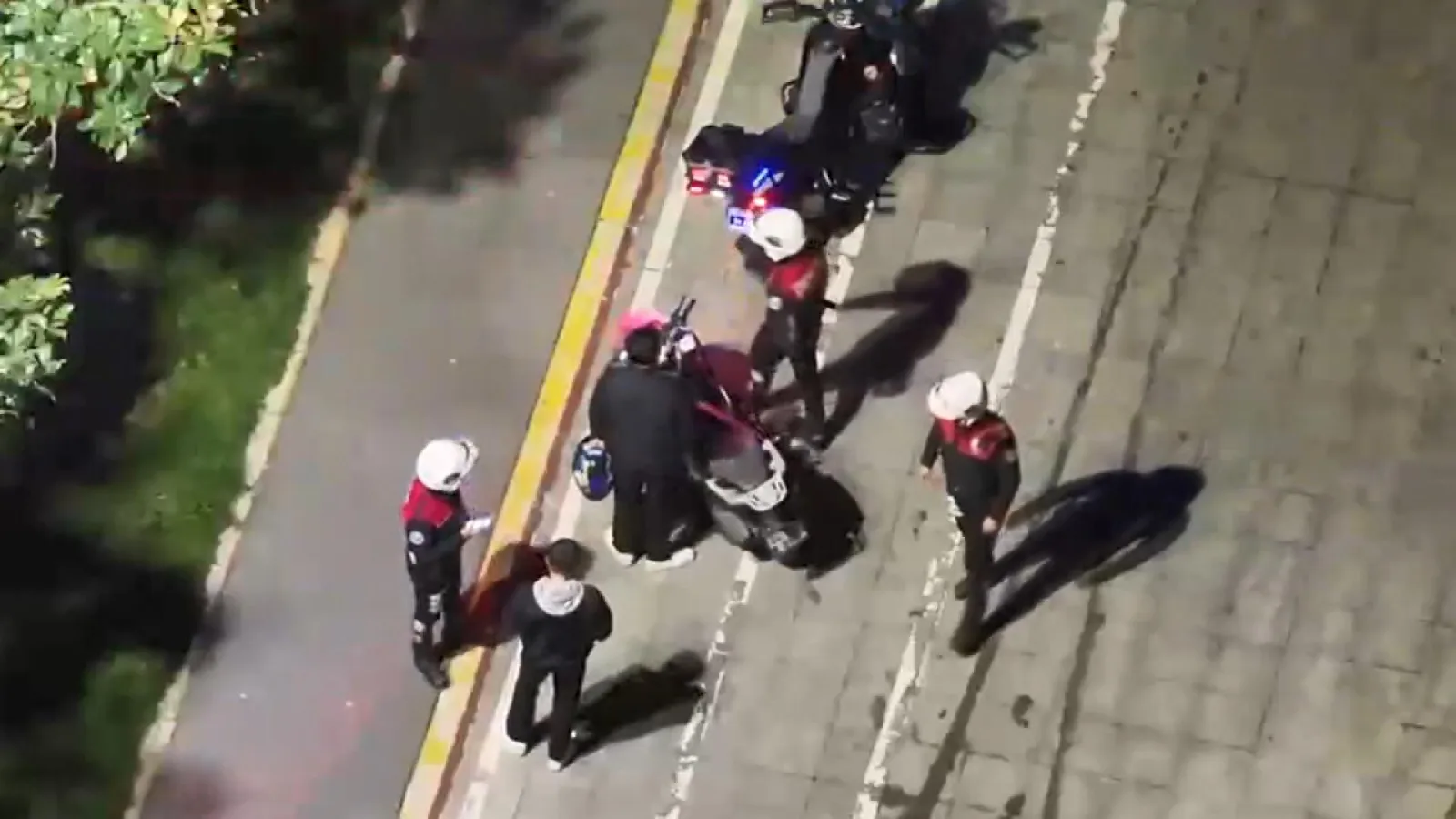Beyoğlu’nda dron destekli denetim: Aranan 22 kişi yakalandı