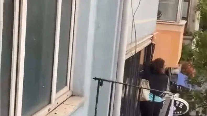 Beyoğlu’nda 'İmdat polis yok mu' diye bağırdı; çıktığı otel tabelasından düşerek yaralandı