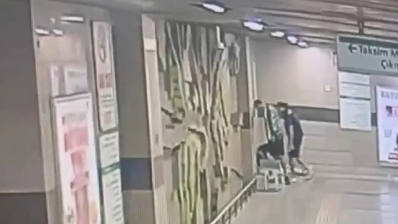 Beyoğlu’nda metroda uyuyan kişinin cep telefonunu çalan şüpheli yakalandı
