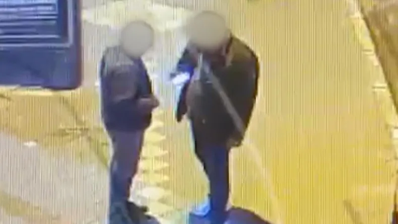 Bıçak tehdidiyle telefon gasbeden şüpheli tutuklandı