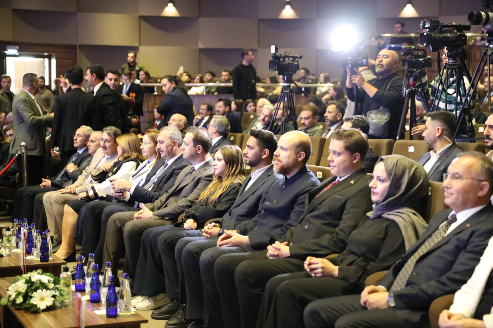 Bilal Erdoğan: Türkiye'ye ve Dünyaya değer katın (2)