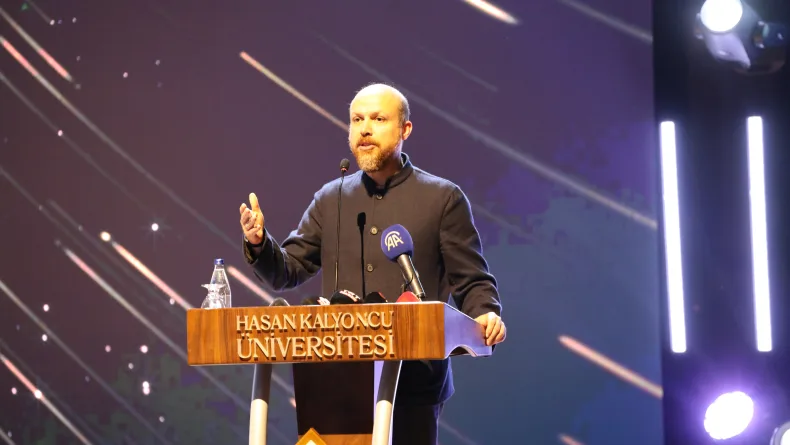 Bilal Erdoğan: Türkiye'ye ve Dünyaya değer katın (2)