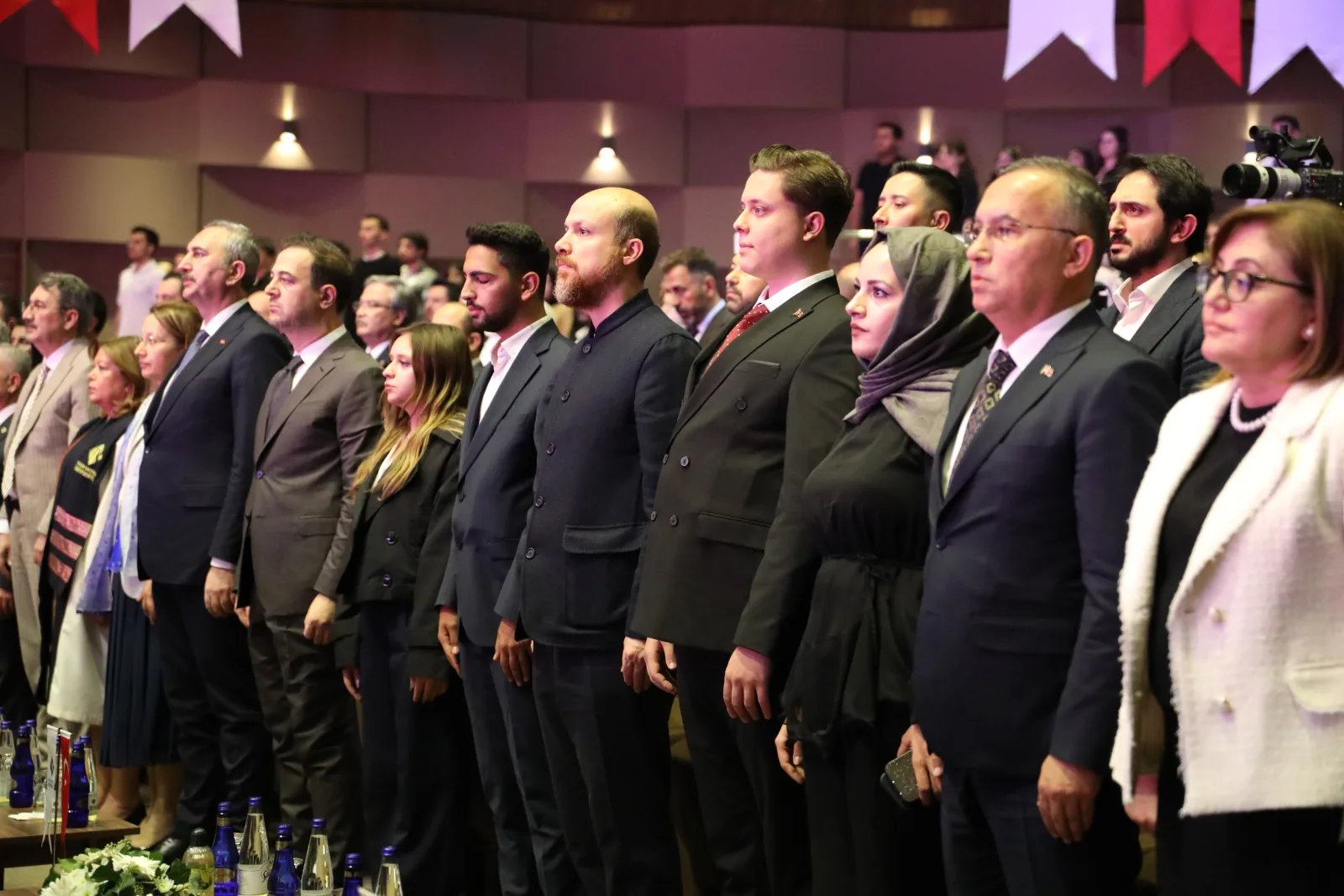 Bilal Erdoğan: Türkiye'ye ve Dünyaya değer katın (2)