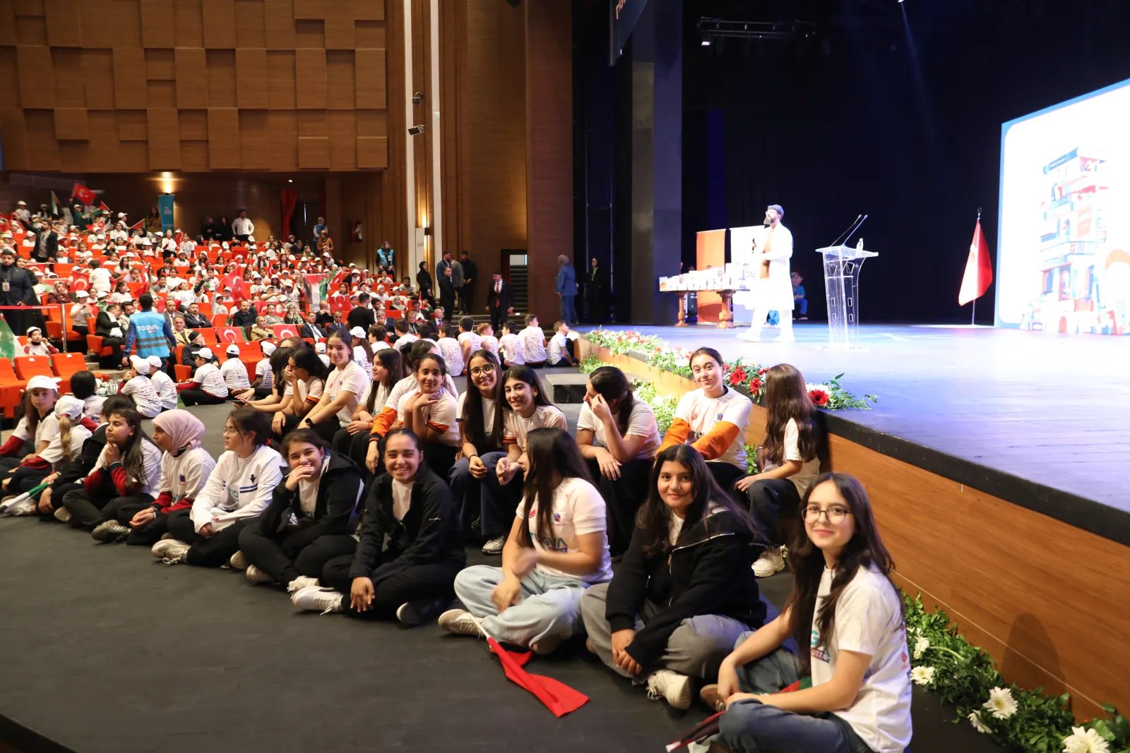 Bilal Erdoğan: Türkiye'ye ve Dünyaya değer katın