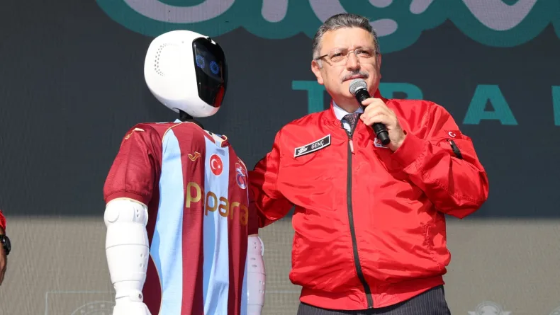 BilimFest Trabzon'da açılışı yapay zeka robot yaptı
