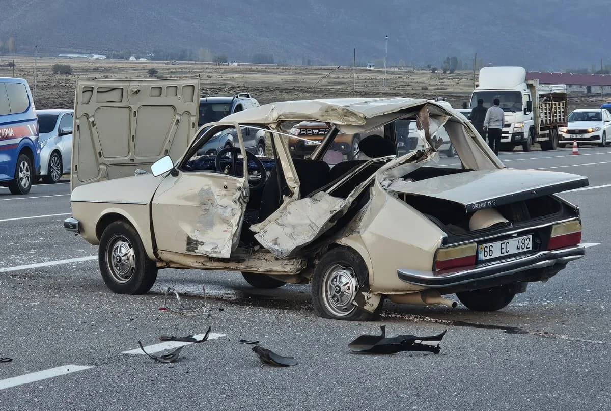 Bingöl'de otomobil ile çarpışan motosikletin sürücüsü ağır yaralandı