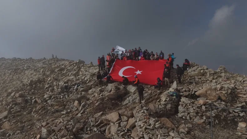 Bingöl Valisi Çelik ve protokolün katılımıyla Sülbüs Dağı'nın zirvesinde Cumhuriyet coşkusu