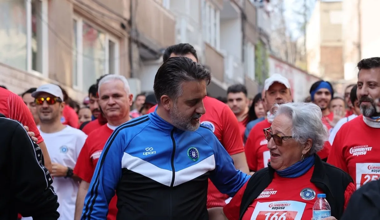 Binlerce Bursalı Cumhuriyet için koştu