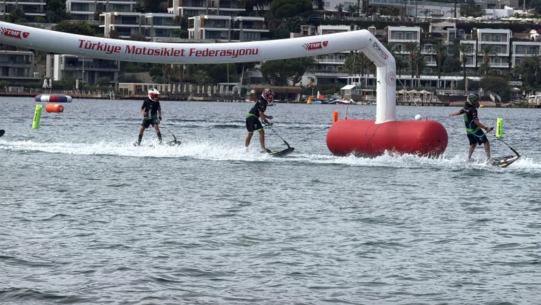 Bodrum’da su jeti ve motosurf yarışları nefes kesti
