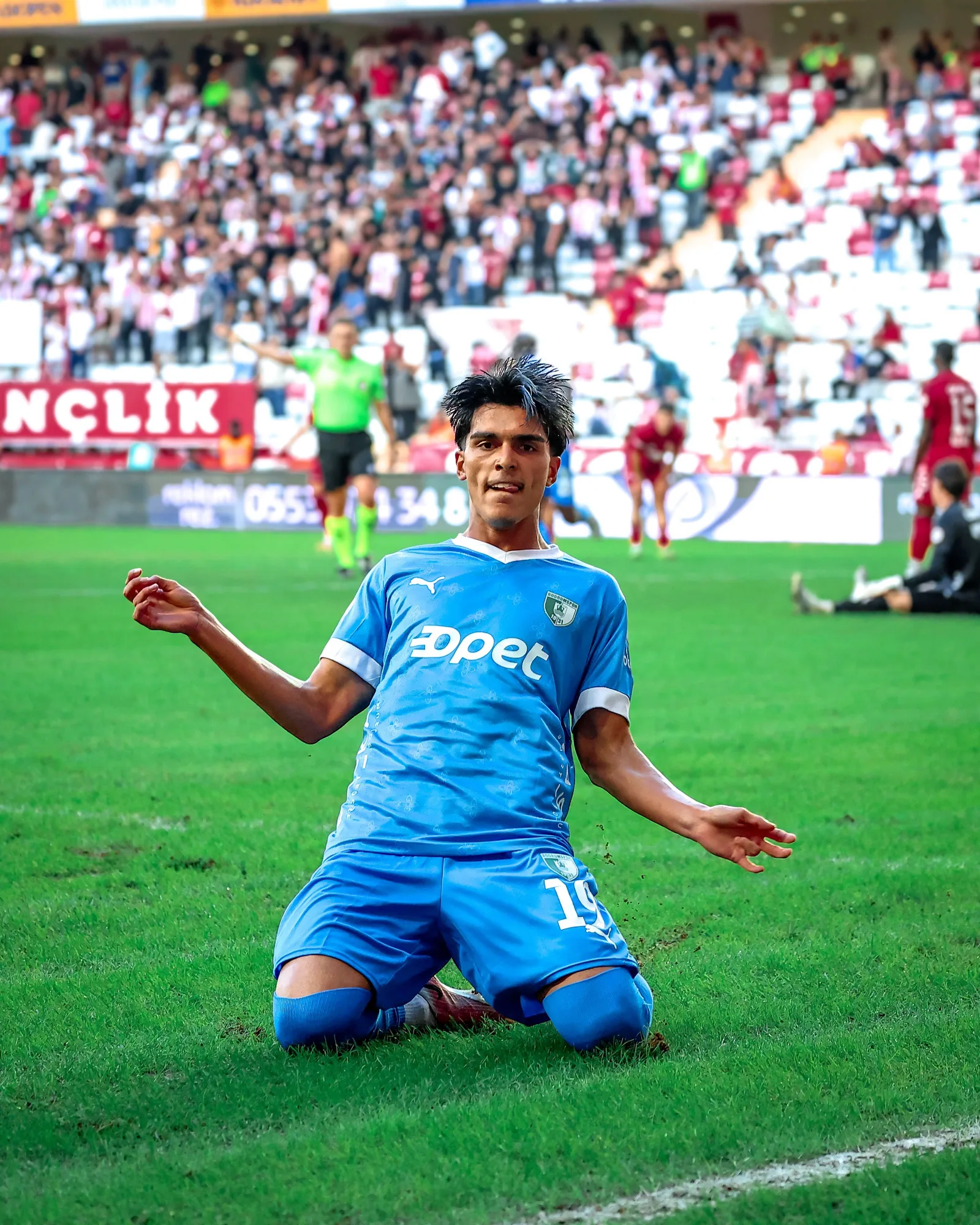 Bodrum FK sol şeritte