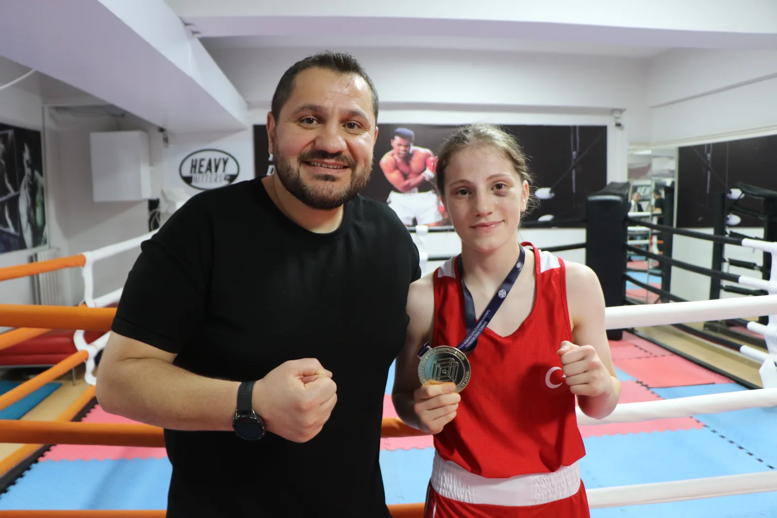 Boksör babası ve abisinin desteğiyle 14 yaşında Avrupa şampiyonu oldu