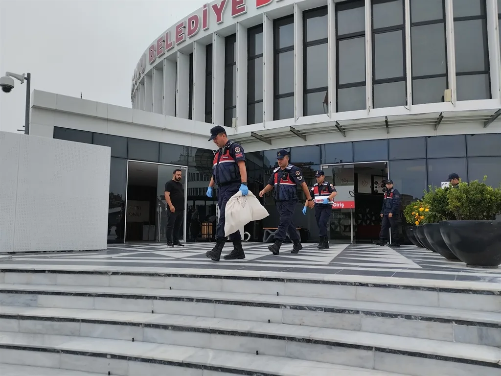 Bolu Belediyesi'ne operasyon 4 gözaltı