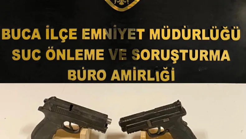 Buca’da çöpler arasında 2 tabanca bulundu: 8 gözaltı