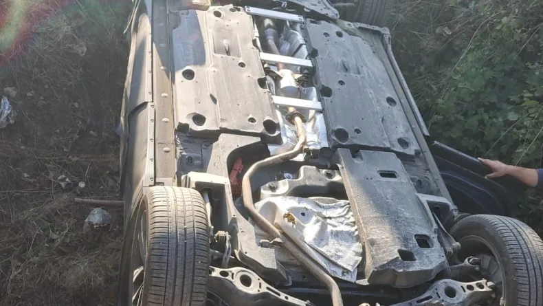 Bursa'da kontrolden çıkan otomobil dere yatağına düştü: 5 yaralı