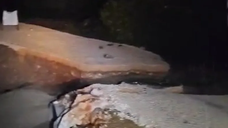 Bursa'da köprü çöktü; yolda mahsur kalan sürücüler kurtarıldı