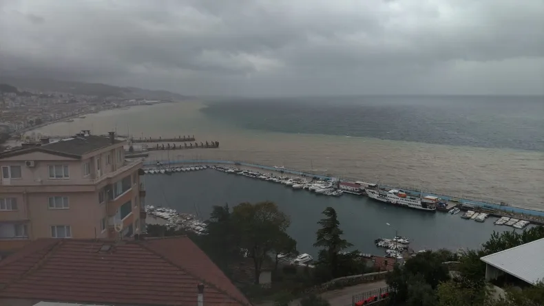 Bursa’da sağanak; dere taştı, mahsur kalanlar kurtarıldı (2)