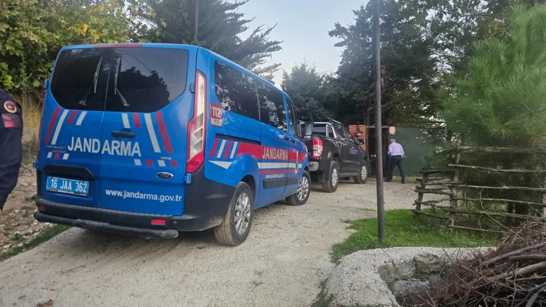 Bursa'da villa bahçesindeki 500 bin liralık güneş panellerini çaldılar