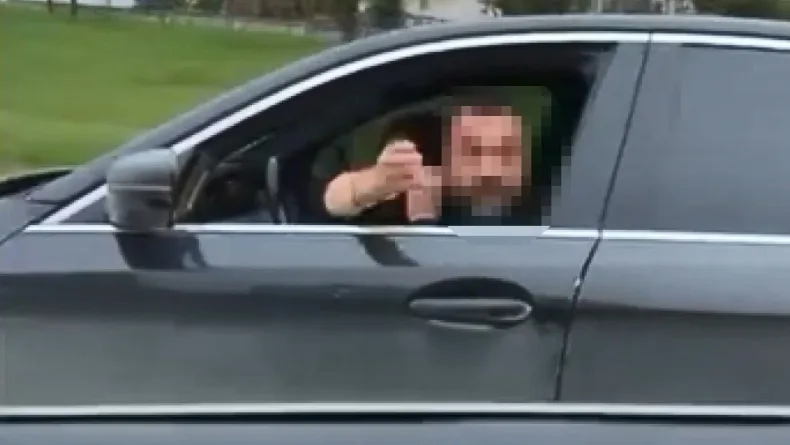 Büyükçekmece'de trafikte tartıştığı sürücünün otomobiline çarptı