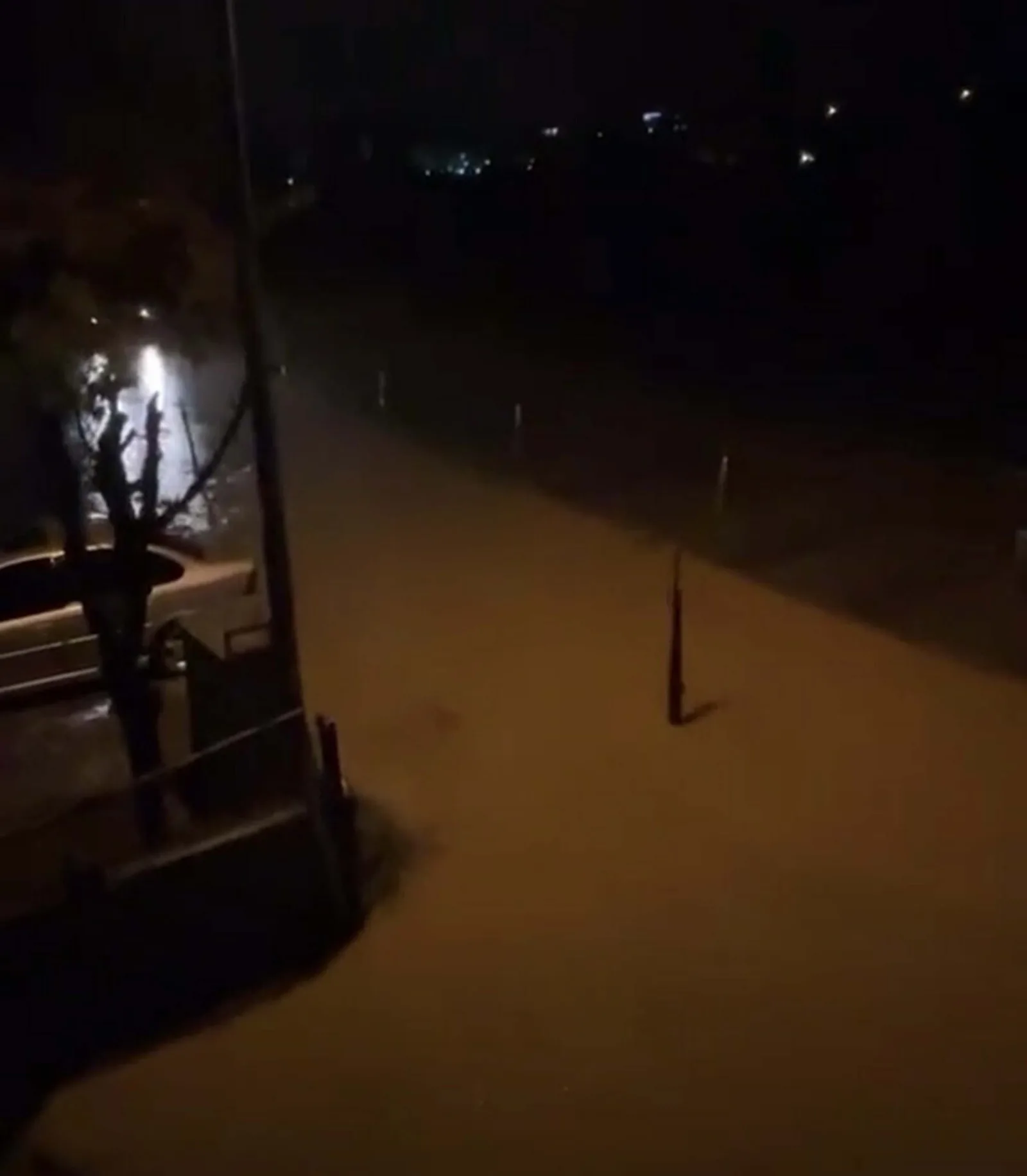 Çanakkale Biga’da sağanak; cadde ve sokaklar göle döndü