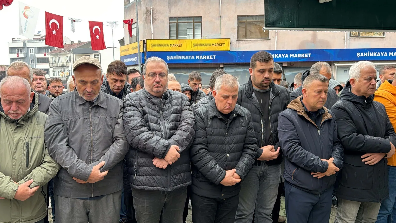 Çanakkale'de otomobil aydınlatma direğine çarptı: 2 ölü (2)