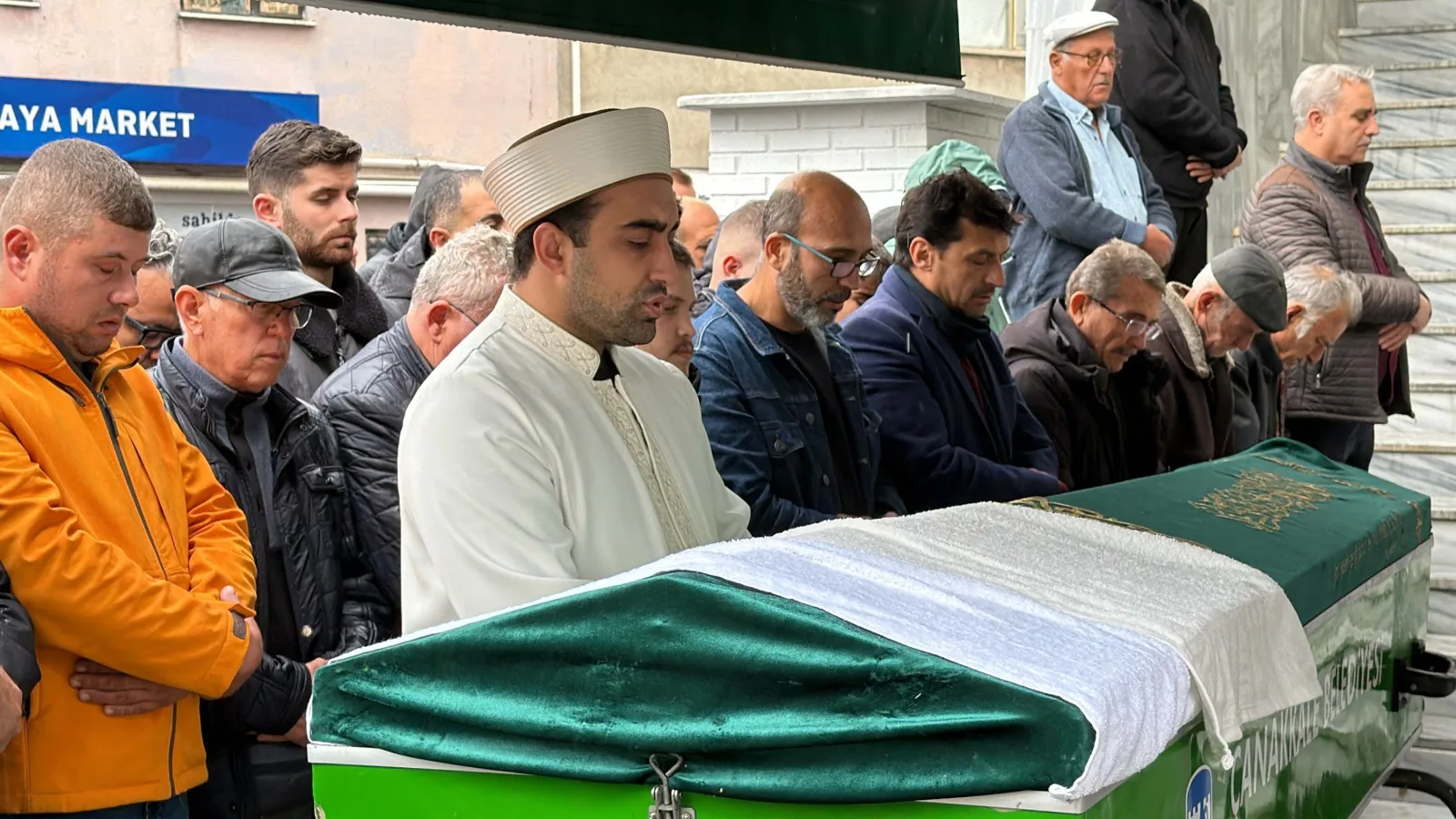 Çanakkale'de otomobil aydınlatma direğine çarptı: 2 ölü (2)