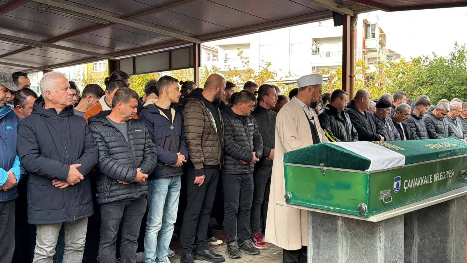 Çanakkale'de otomobil aydınlatma direğine çarptı: 2 ölü (3)