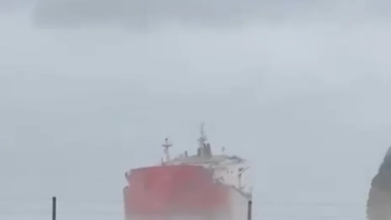 Çatalca'da gemi karaya oturdu -1
