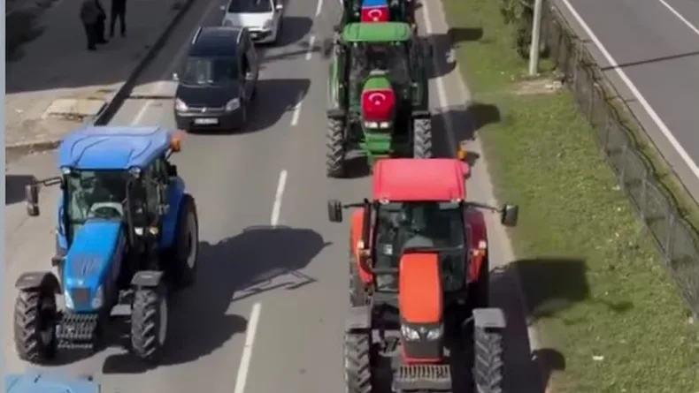 Çeltik üreticileri traktörlerle konvoy oluşturdu