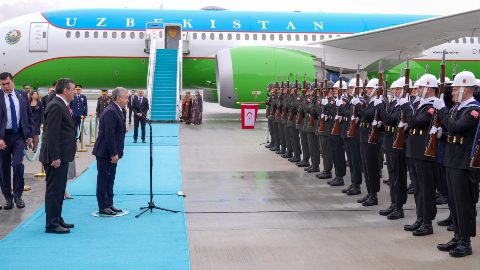 Cevdet Yılmaz, TDT Zirvesi liderlerini karşıladı