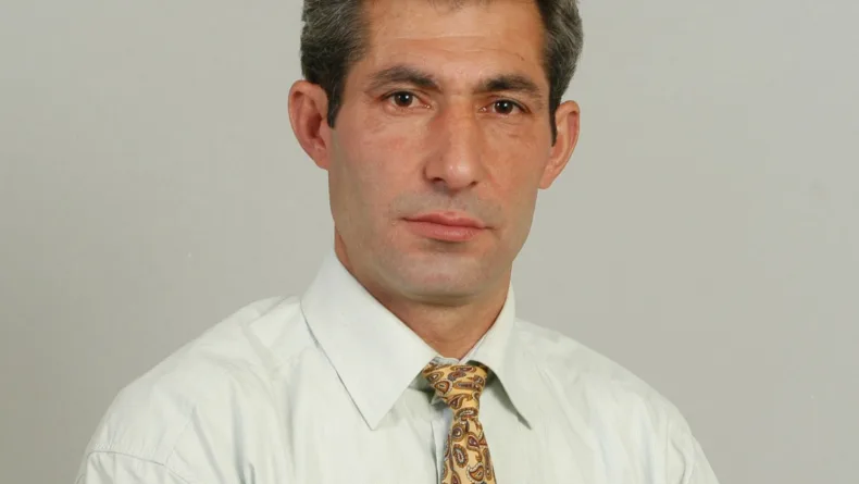 Ceviz ağacından düşüp öldü